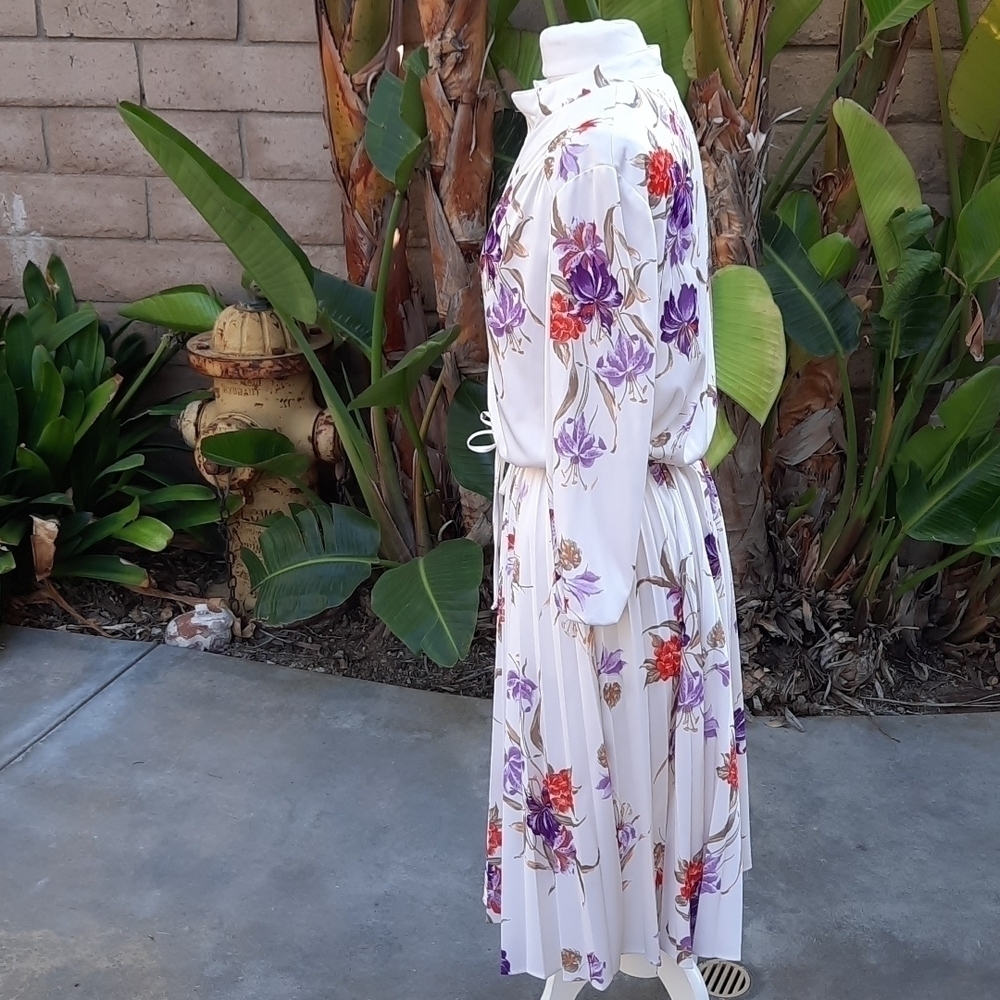 Vintage 1970s Cream Purple Floral Pleated Tie Waist Midi Dress Medium - Picture 2 of 11